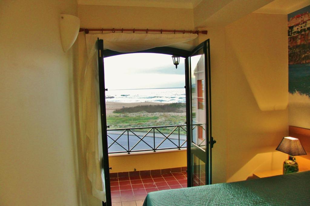 Supertubos Beach Hostel Atouguia Da Baleia Pokoj fotografie