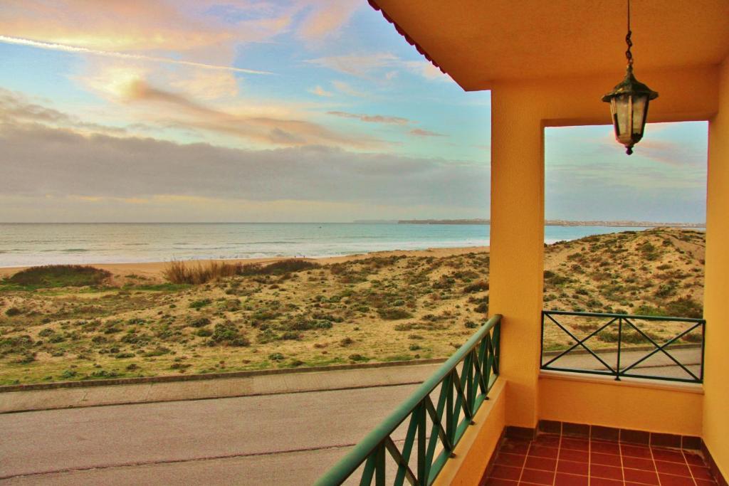 Supertubos Beach Hostel Atouguia Da Baleia Pokoj fotografie