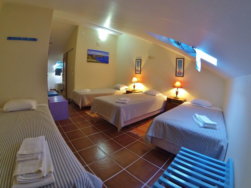 Supertubos Beach Hostel Atouguia Da Baleia Pokoj fotografie