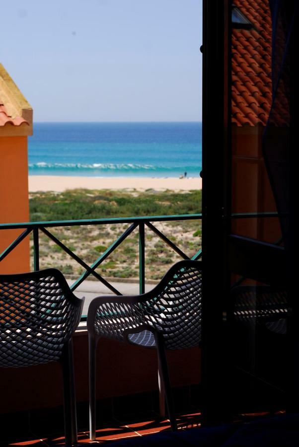 Supertubos Beach Hostel Atouguia Da Baleia Exteriér fotografie